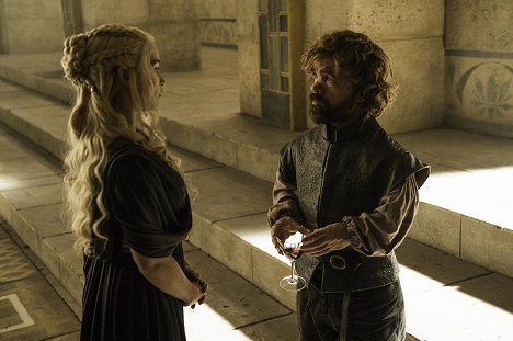 Emilia Clarke, Peter Dinklage - Game of Thrones - The Winds of Winter - Photos