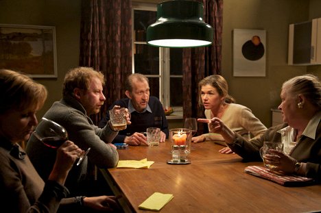 Ulrike Kriener, Patrick Joswig, Rüdiger Weigang, Anke Engelke, Ulrike Bliefert - Kommissarin Lucas - Bombenstimmung - Van film