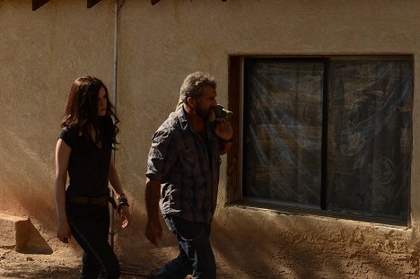 Erin Moriarty, Mel Gibson - Blood Father - Photos