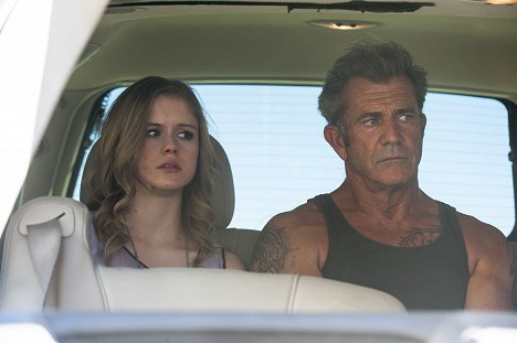 Erin Moriarty, Mel Gibson - Blood Father - Photos