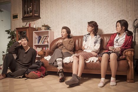 Hae-il Pak, Yeo-jeong Yoon, Hyo-jin Gong, Ji-hee Jin - Goryeonghwagajok - Z filmu