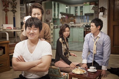Je-moon Yoon, Yuh-jung Youn, Hyo-jin Gong, Yeong-jae Kim - Goryeonghwagajok - Filmfotos