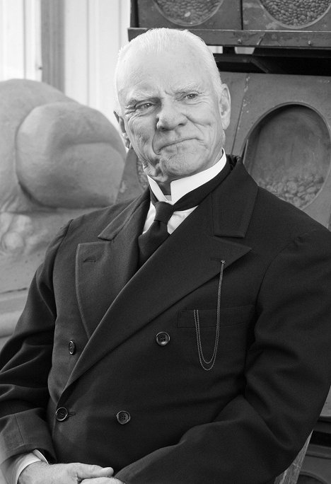 Malcolm McDowell - The Artist - Filmfotos