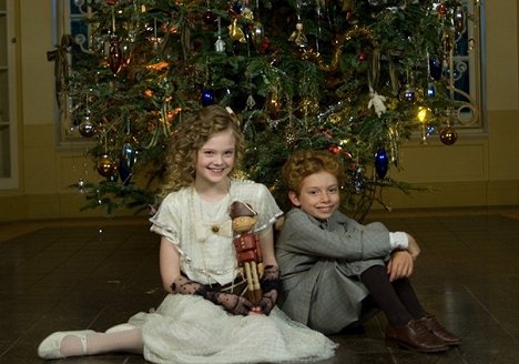 Elle Fanning, Aaron Michael Drozin - The Nutcracker: The Untold Story - Promo