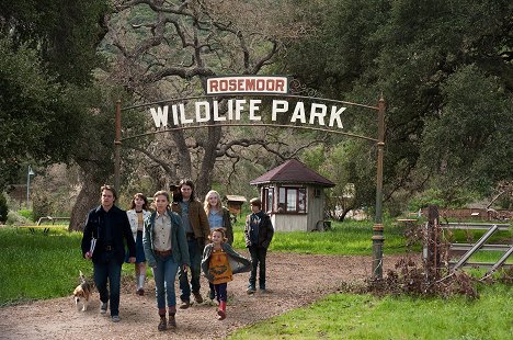 Matt Damon, Carla Gallo, Scarlett Johansson, Patrick Fugit, Elle Fanning, Maggie Elizabeth Jones, Colin Ford - Wir kaufen einen Zoo - Filmfotos