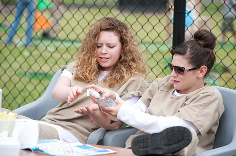 Natasha Lyonne, Yael Stone - Orange Is the New Black - Dzień Matki - Z filmu