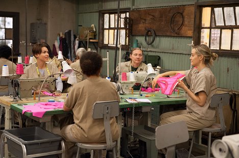 Ruby Rose, Dale Soules, Taylor Schilling - Orange Is the New Black - Ching Chong Chang - Filmfotos