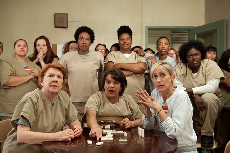 Beth Fowler, Vicky Jeudy, Lin Tucci, Adrienne C. Moore, Constance Shulman, Samira Wiley, Danielle Brooks - Orange Is the New Black - Titten und Schamhaare - Filmfotos