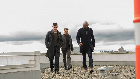 Ryan Phillippe, Omar Epps - Shooter - Point of Impact - Photos