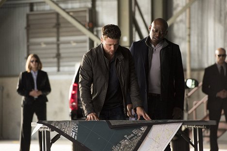 Ryan Phillippe, Omar Epps - Shooter - Point of Impact - Photos