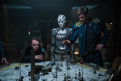 Simon Pegg, Sofia Boutella, Chris Pine - Star Trek: Do neznáma - Z filmu