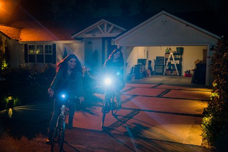 Dylan Gelula, Tara Lynne Barr - Alkalmi - Bicycle Thieves - Filmfotók