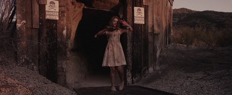 Ashley Bell - Carnage Park - Z filmu