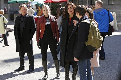 Robert Carlyle, Jennifer Morrison, Lana Parrilla - Once Upon a Time - An Untold Story - Photos
