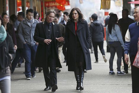 Robert Carlyle, Lana Parrilla - Once Upon a Time - An Untold Story - Van film