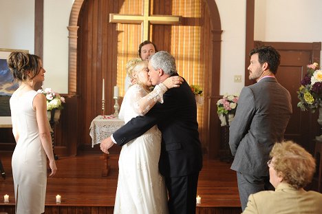 Emmanuelle Vaugier, Mark Deklin - The Wedding Chapel - Z filmu