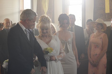 Barclay Hope, Shelley Long, Emmanuelle Vaugier - The Wedding Chapel - Kuvat elokuvasta