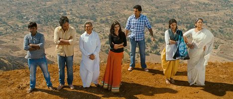 Govardhan Asrani, Prachi Desai, Abhishek Bachchan, Asin Thottumkal - Bol Bachchan - Van film
