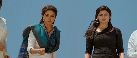 Asin Thottumkal, Prachi Desai - Bol Bachchan - Filmfotos