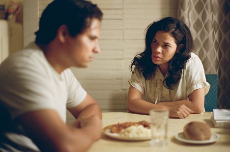 Michael Peña, America Ferrera - Chavez - Do filme