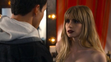 Carlson Young - Scream - Village of the Damned - Van film