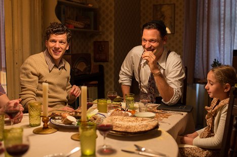 Jesse Eisenberg, Corey Stoll, Laurel Griggs - Café Society - Do filme