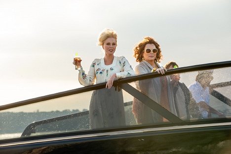 Joanna Lumley, Jennifer Saunders - Absolutely Fabulous: The Movie - Photos