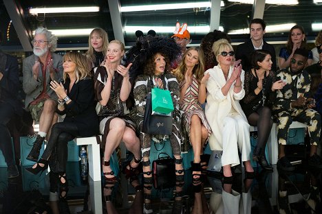 Gwendoline Christie, Jennifer Saunders, Kate Moss, Joanna Lumley - Pusszantalak, drágám! - Filmfotók