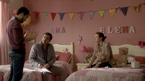 Alfonso Herrera, Flavio Medina, Silvia Navarro - La dictadura Perfecta - Z filmu