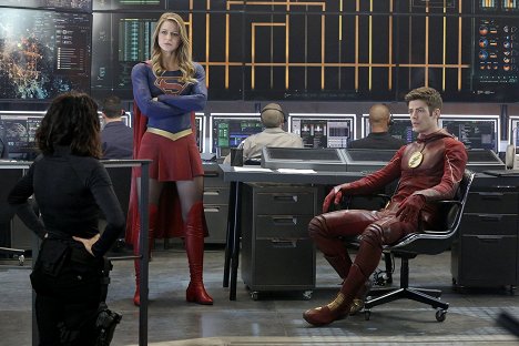 Melissa Benoist, Grant Gustin - Supergirl - Blitzbesuch - Filmfotos