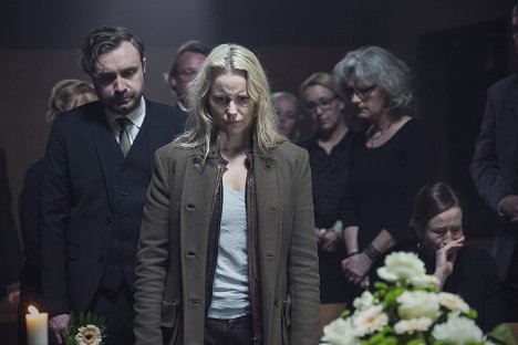 Rafael Pettersson, Sofia Helin, Sarah Boberg - Die Brücke - Episode 10 - Filmfotos