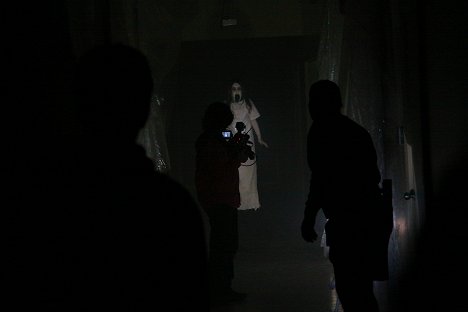 Dalila Bela - Grave Encounters 2 - Van de set