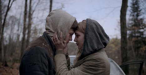 Josh Wiggins, Sophie Nélisse - Mean Dreams - Van film