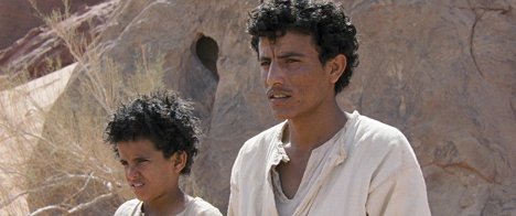 Jacir Eid Al-Hwietat, Hussein Salameh Al-Sweilhiyeen - Theeb - Van film