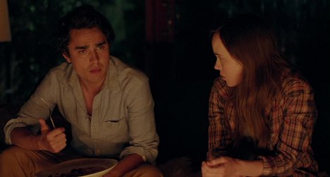 Max Minghella, Elliot Page - Into the Forest - Filmfotos
