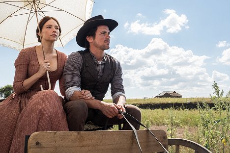 Haley Bennett, Matt Bomer - The Magnificent Seven - Van film