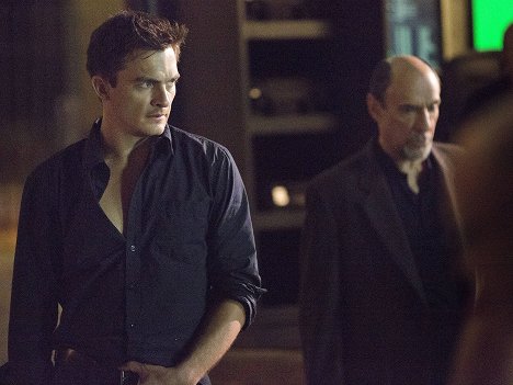 Rupert Friend, F. Murray Abraham - Homeland - A Red Wheelbarrow - Photos