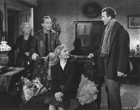 Lillian Bronson, Bing Crosby, Joan Caulfield, Patrick McVey - Welcome Stranger - De filmes