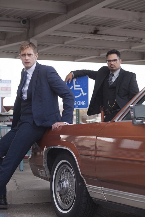 Alexander Skarsgård, Michael Peña - Dirty Cops: War on Everyone - Filmfotos