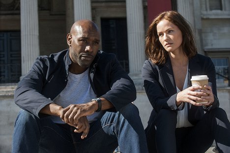 Morris Chestnut, Kelly Overton - Legenda - Příběh Dmitrije Petroviče - Z filmu