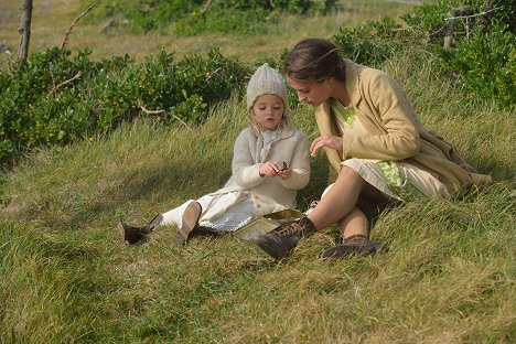 Florence Clery, Alicia Vikander - The Light Between Oceans - Filmfotos