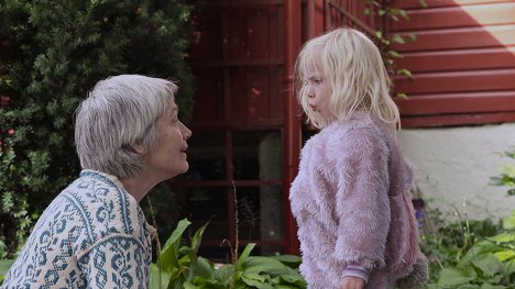 Ragnhild Hilt, Tilde Martine Eide - Hos mormor - De la película
