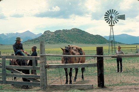 James Caan, Richard Farnsworth, Jane Fonda - Comes a Horseman - Photos