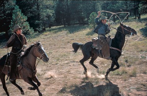 Jane Fonda, James Caan - Comes a Horseman - Photos