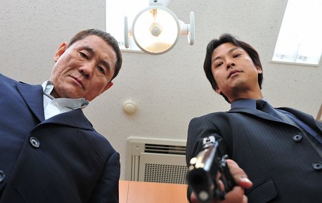 Takeshi Kitano, Kippei Shiina - Outrage - Photos