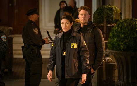 Jennifer Carpenter, Jake McDorman - Limitless - Stop Me Before I Hug Again - Photos