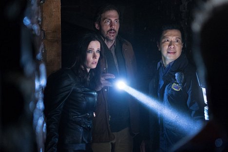 Elizabeth Tulloch, Russell Hornsby, Reggie Lee - Grimm - Beginning of the End: Part 2 - Photos