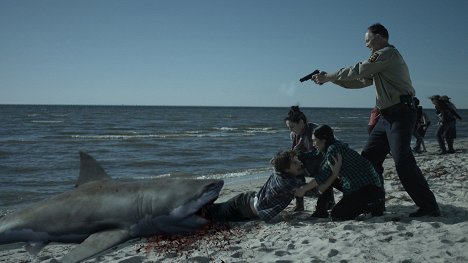 Ross Britz, Sloane Coe, Cassie Steele - Zombie Shark - De la película
