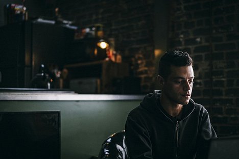 Rami Malek - Mr. Robot - d2.7_init_5.fve - Z filmu