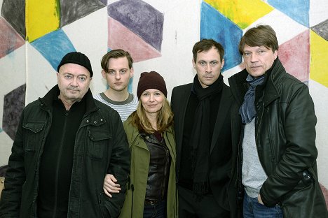 Florian Martens, Alexander Finkenwirth, Stefanie Stappenbeck, Marc Hosemann, Roland Suso Richter - Ein starkes Team - Nathalie - Van de set